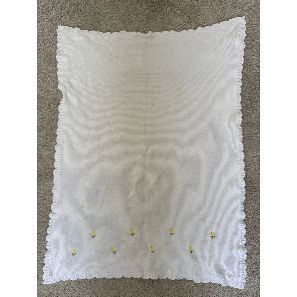 Bonbini New York White Cotton Knit Baby Blanket Yellow Tulip Embroidered Scallop
